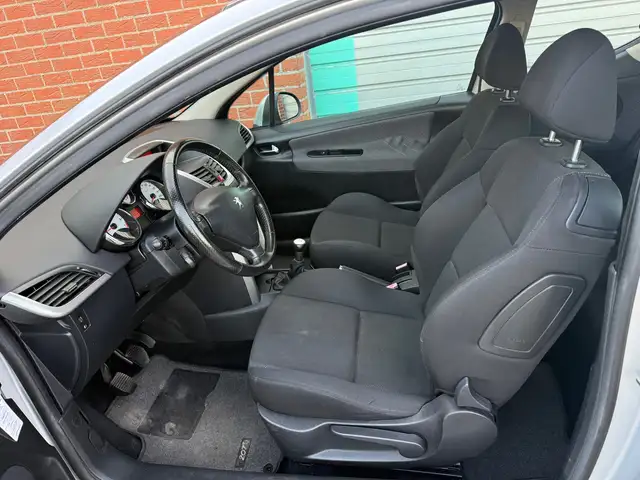 Peugeot 207 view 5
