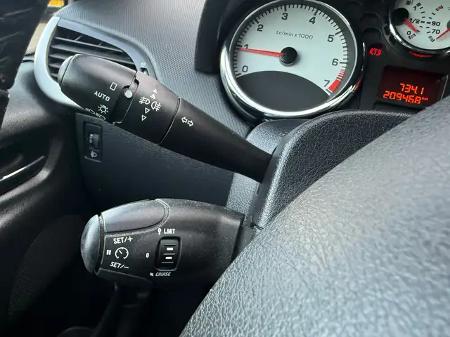 Peugeot 207 view 15
