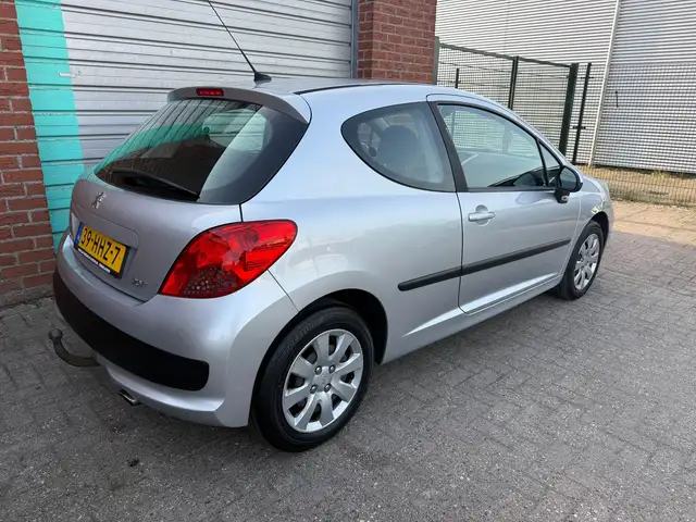 Peugeot 207 view 3