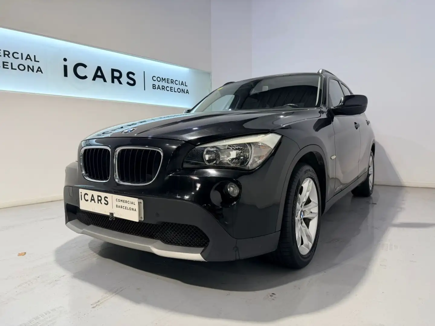 BMW X1 xDrive 20dA Schwarz - 1