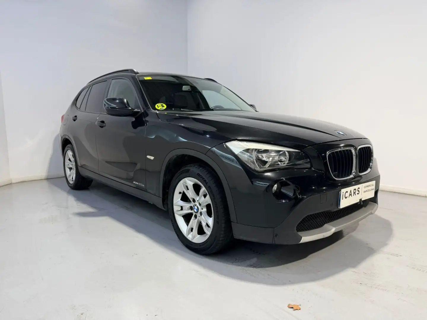 BMW X1 xDrive 20dA Schwarz - 2