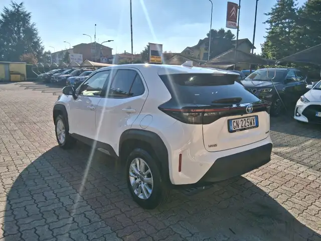 Toyota Yaris Cross view 3