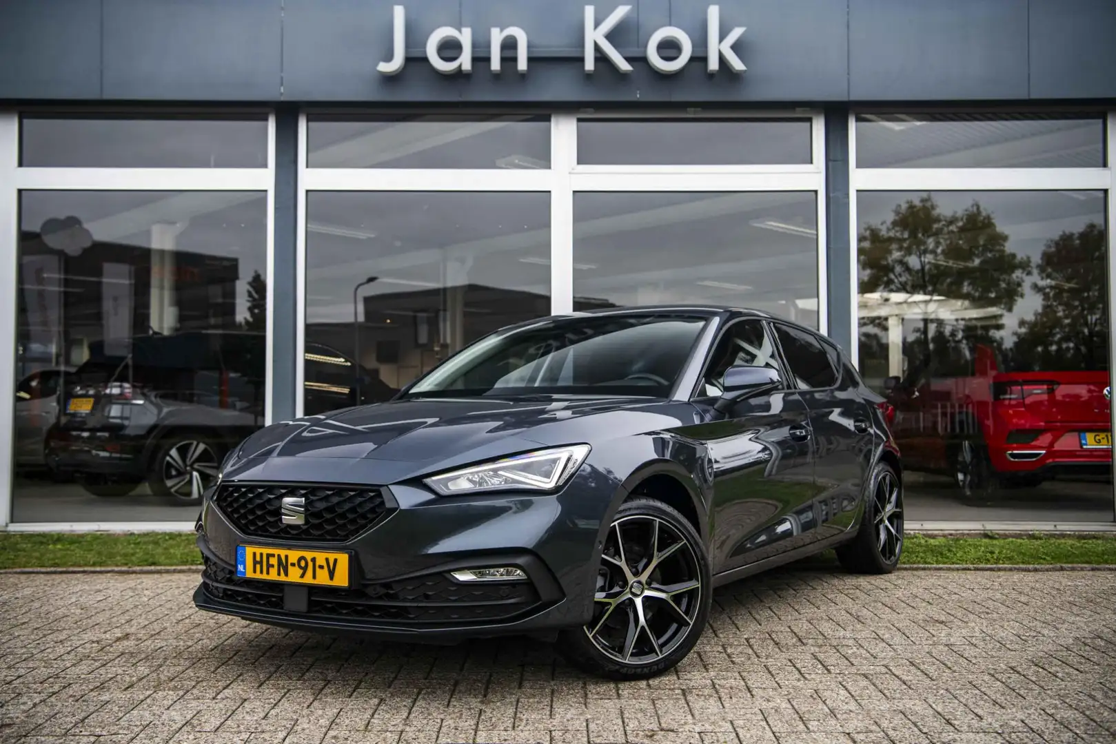 SEAT Leon 1.0 TSi 110 pk Style Business Intense | LED Signat Grijs - 1