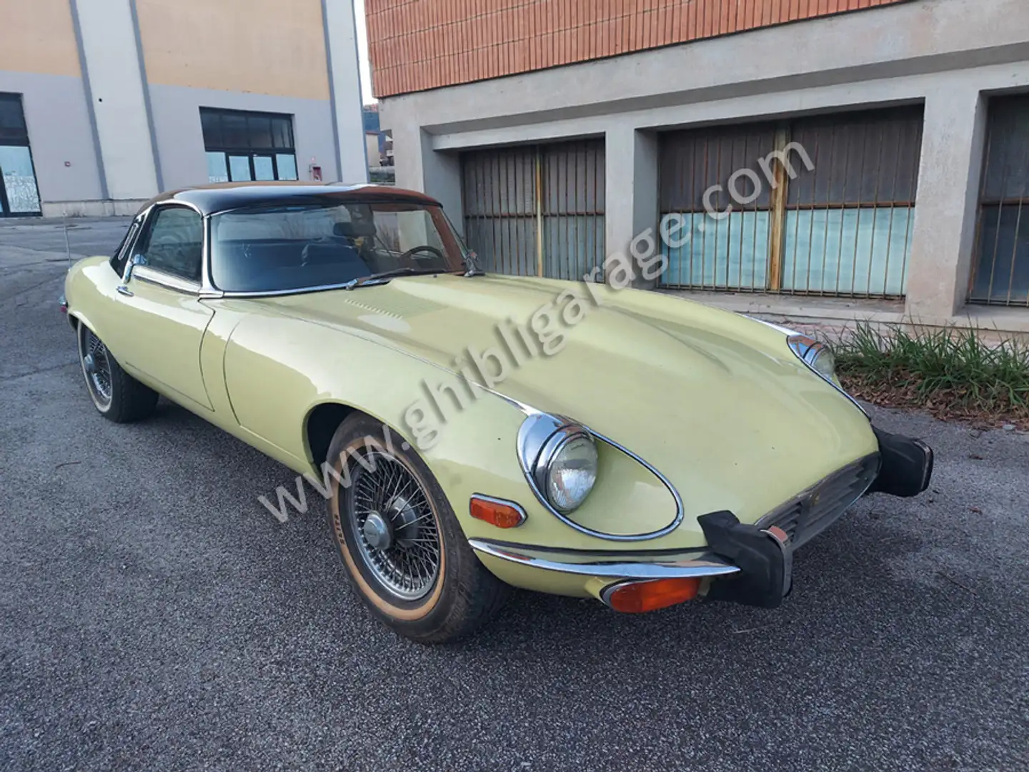 Jaguar E-Type Spider V12 Amarillo - 1