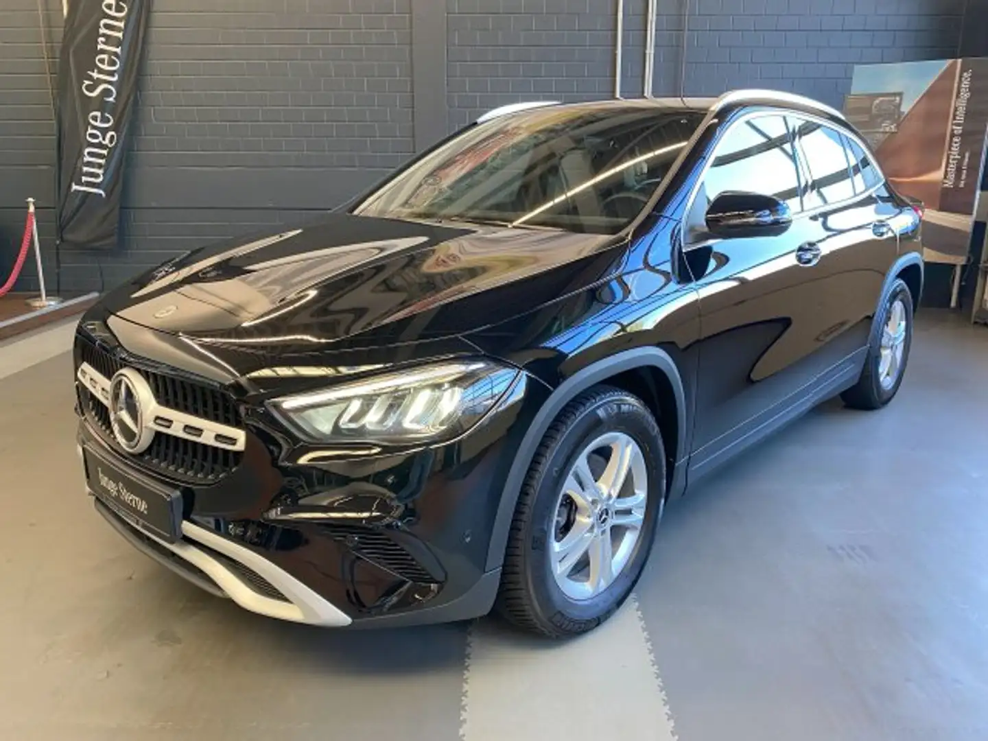 Mercedes-Benz GLA 200 GLA 200 Progressive Adv. LED MBUX Kamera Sitzh. Zwart - 2
