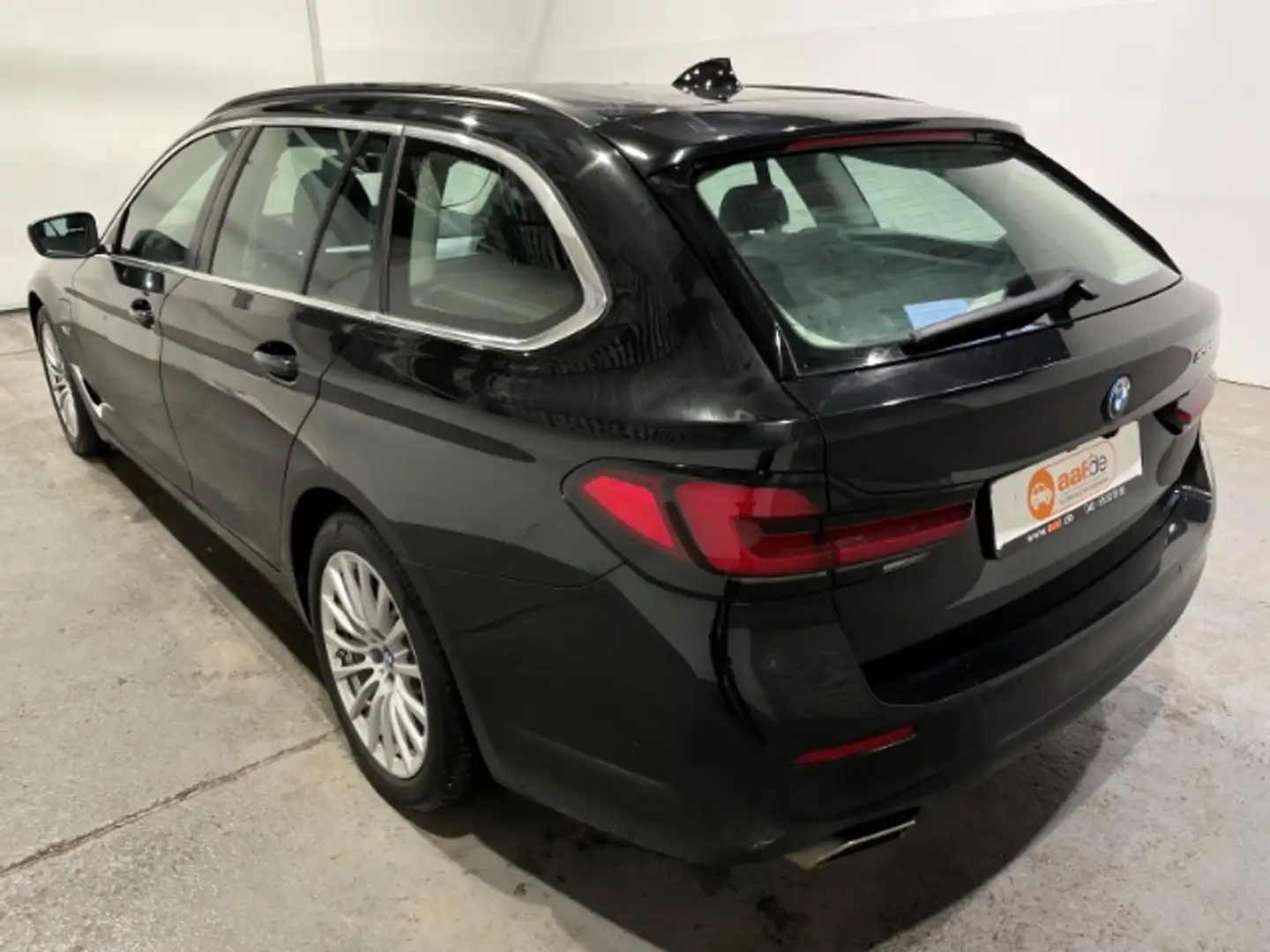 BMW 530 e Touring Automatik EU6d Leder LED Pano Navi Schwarz - 2