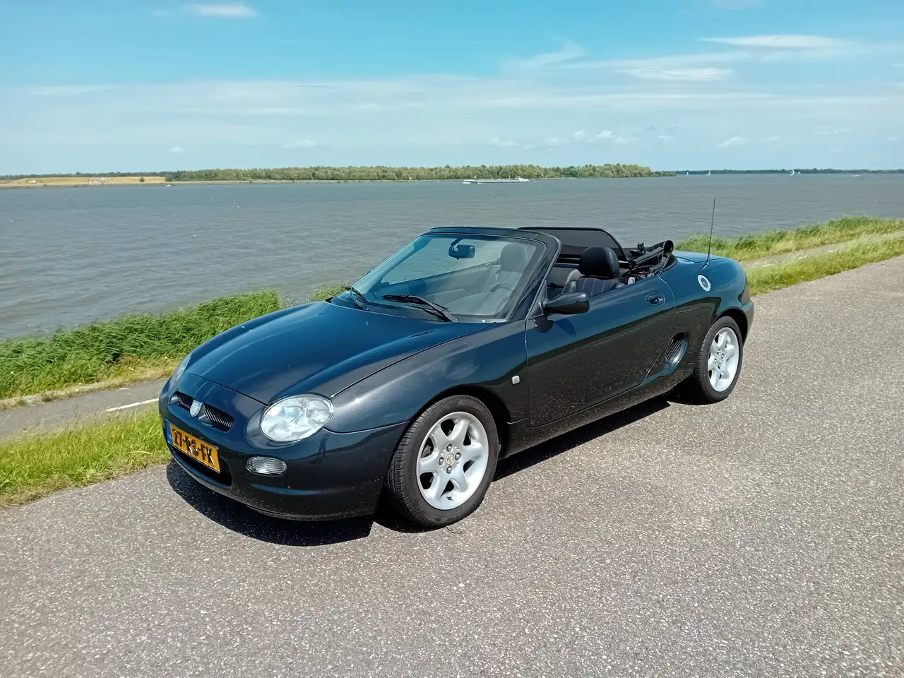 MGF 1.8i, foto 2