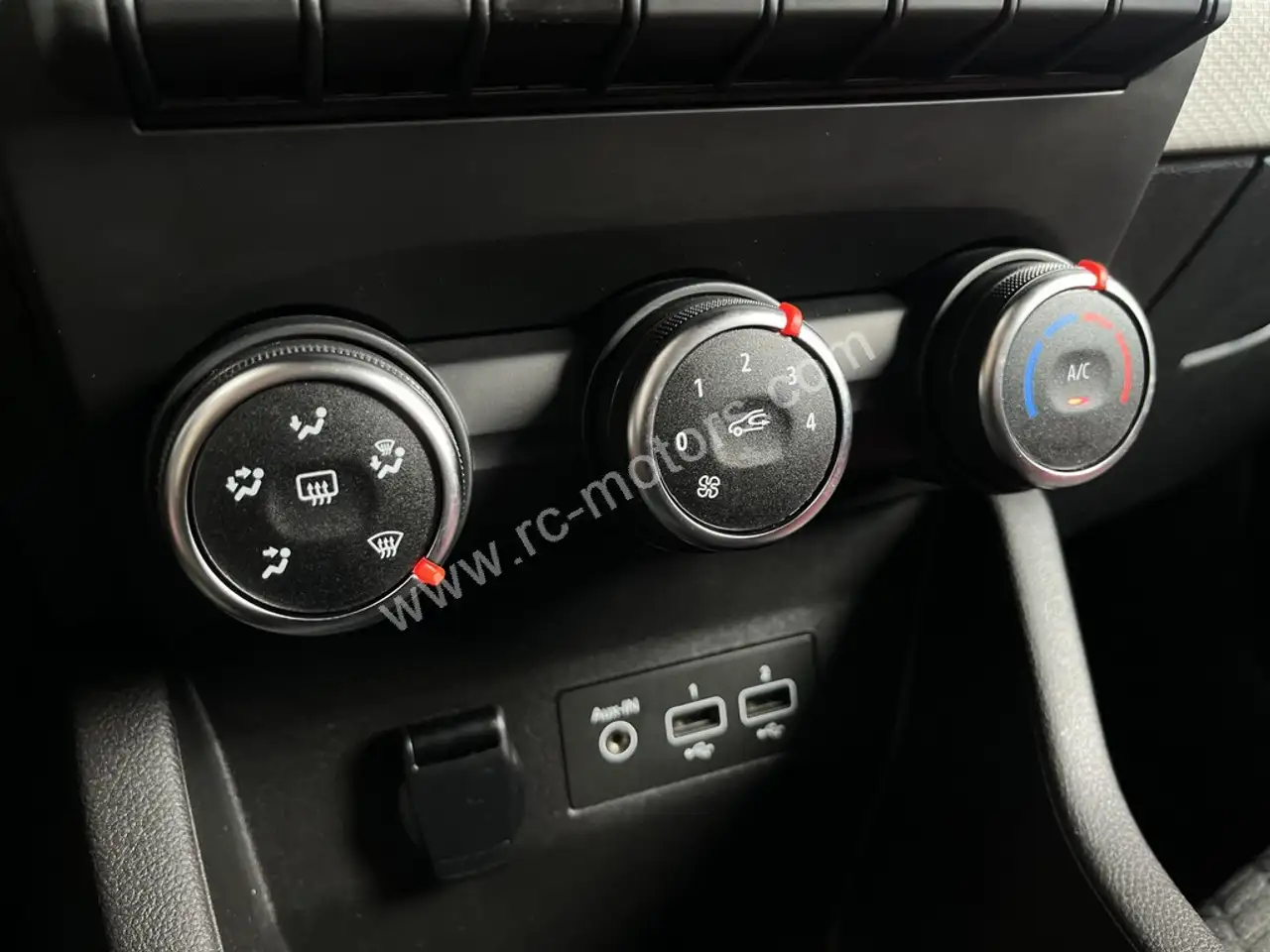 Renault Clio Citadine 3 portes — photo 8