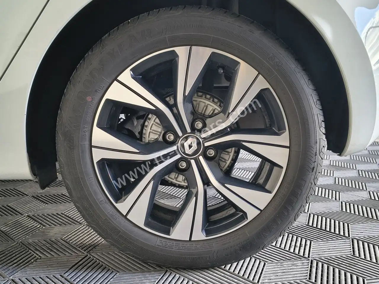 Renault Clio Citadine 3 portes — photo 19