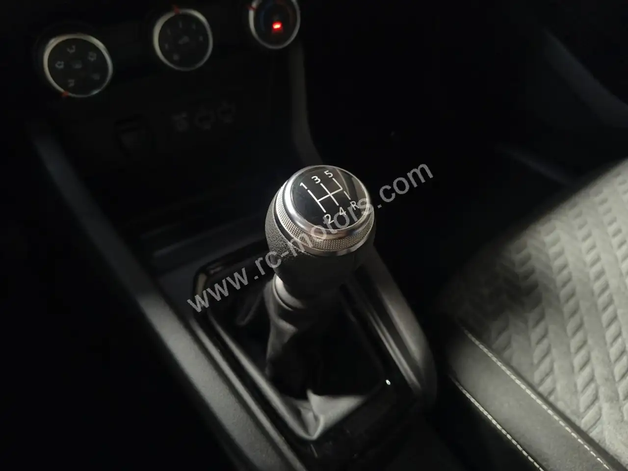 Renault Clio Citadine 3 portes — photo 16