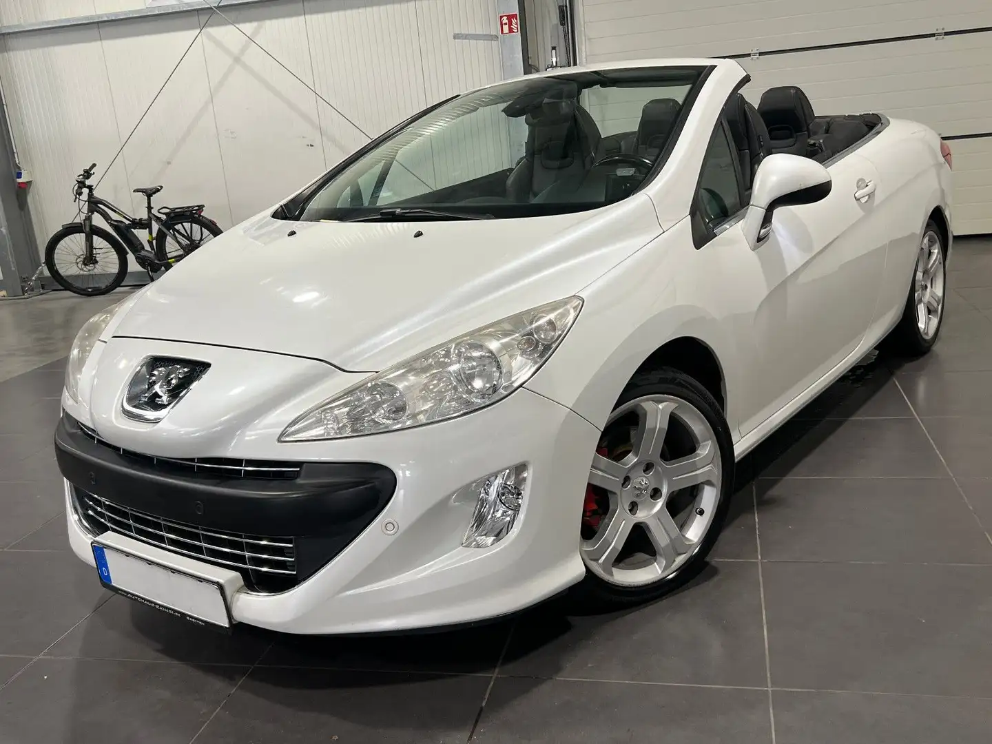 Peugeot 308 CC 1.6 Automatik *Leder*SHZ*Airwave*Kamera* Weiß - 1