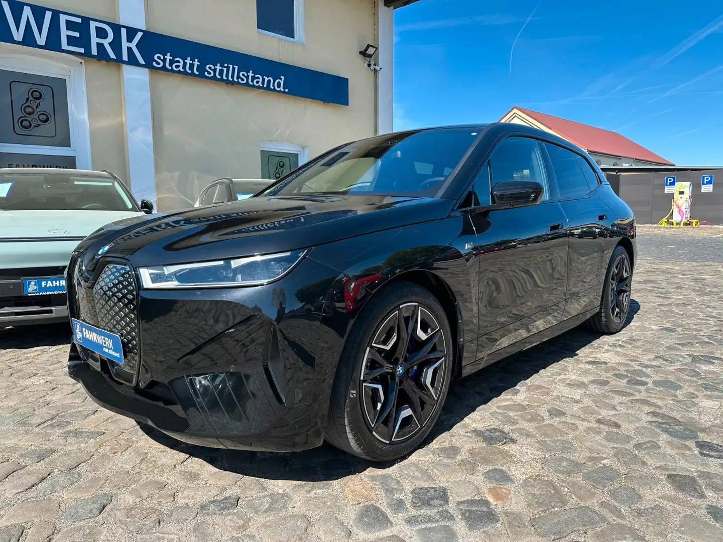 BMW iX M60 (ab 01.07.2025 zu 75% Abschreibbar) Nero - 2