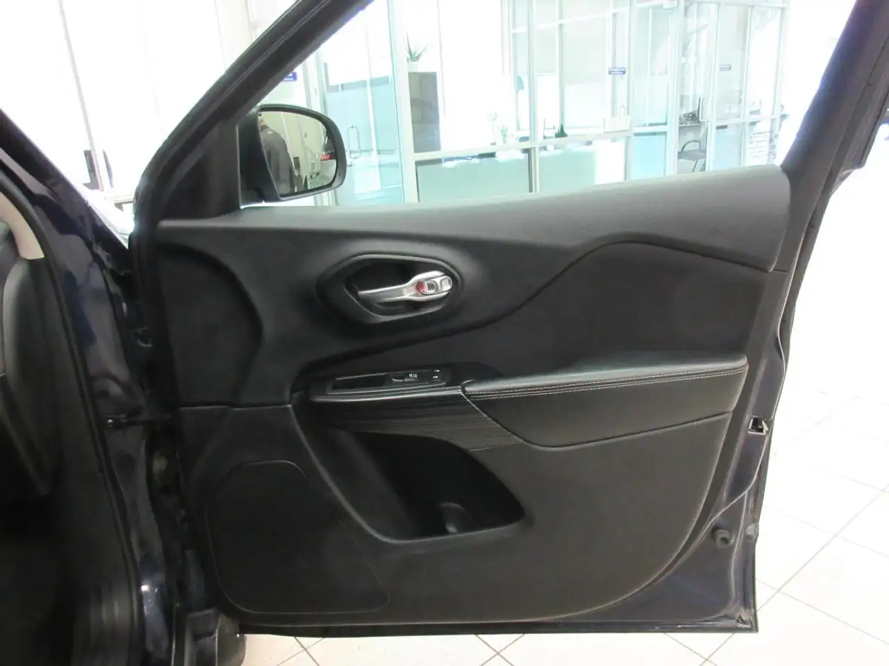 Jeep Cherokee снимка Jeep Cherokee