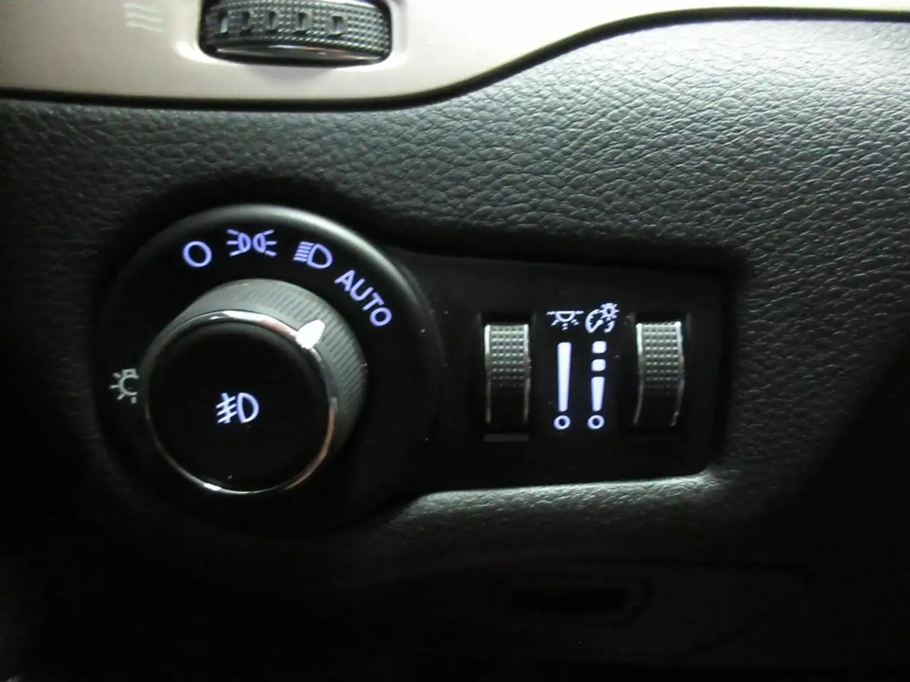 Jeep Cherokee снимка Jeep Cherokee