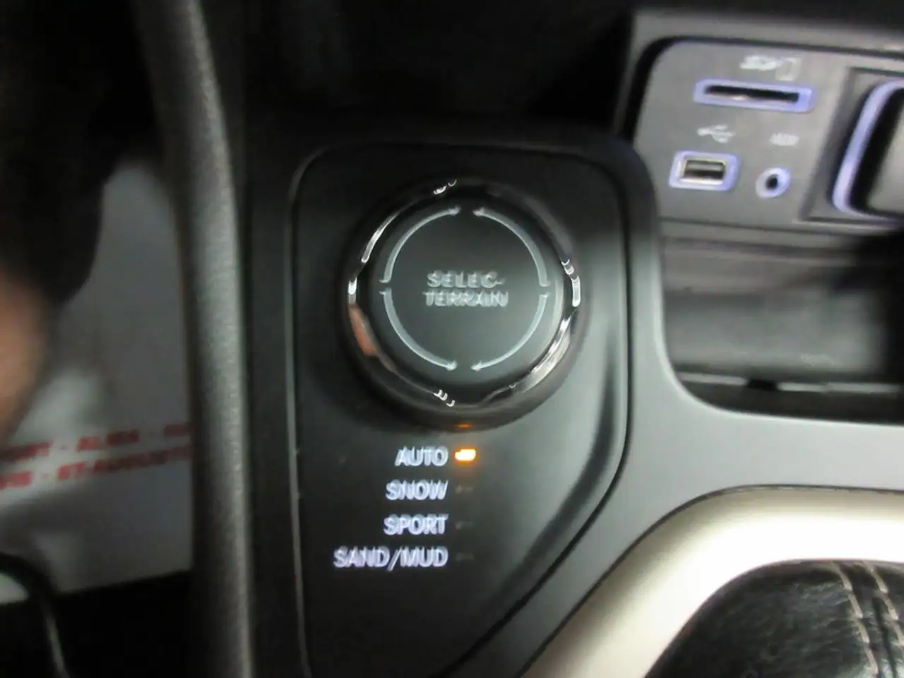 Jeep Cherokee снимка Jeep Cherokee