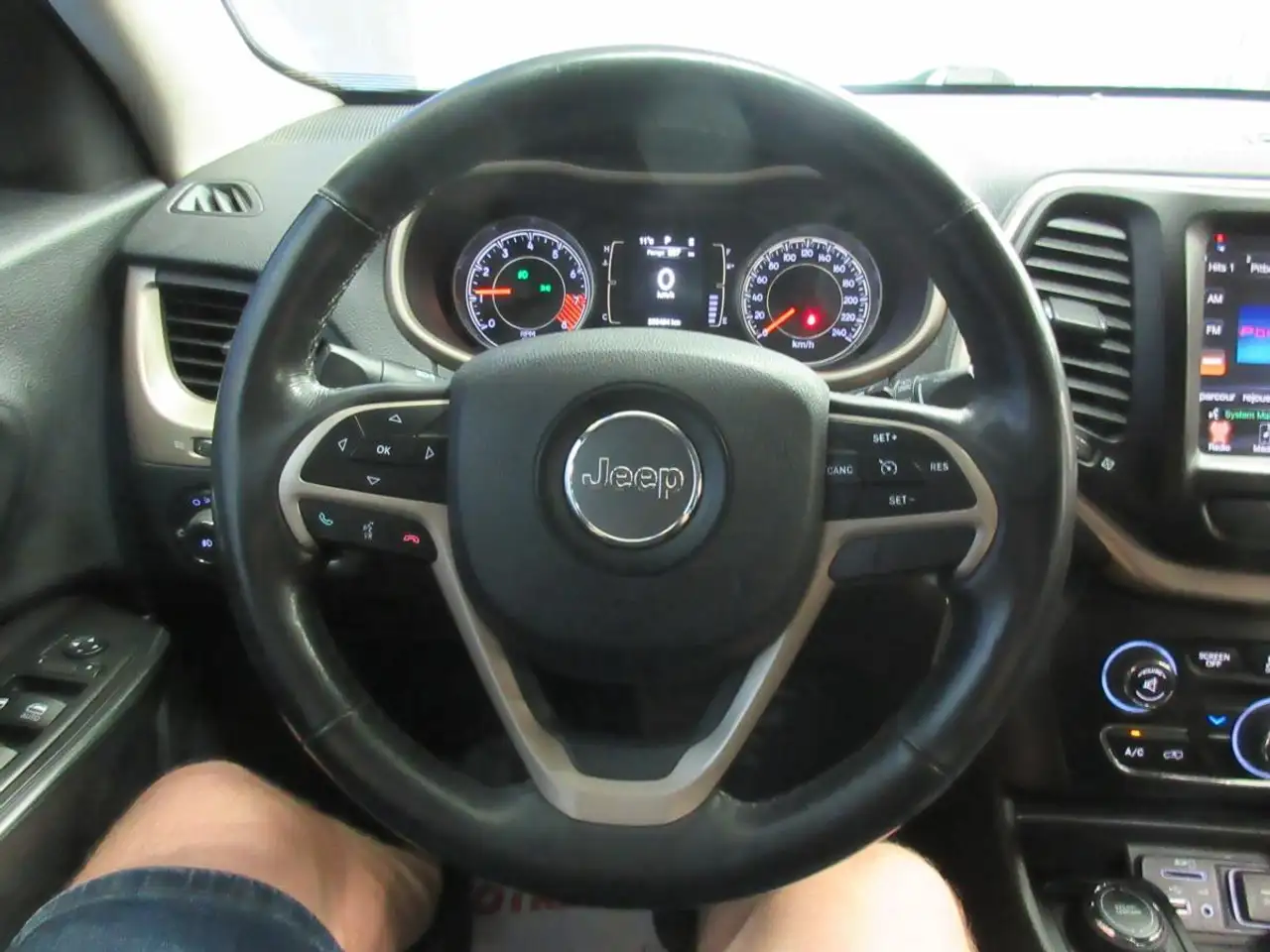 Jeep Cherokee снимка Jeep Cherokee