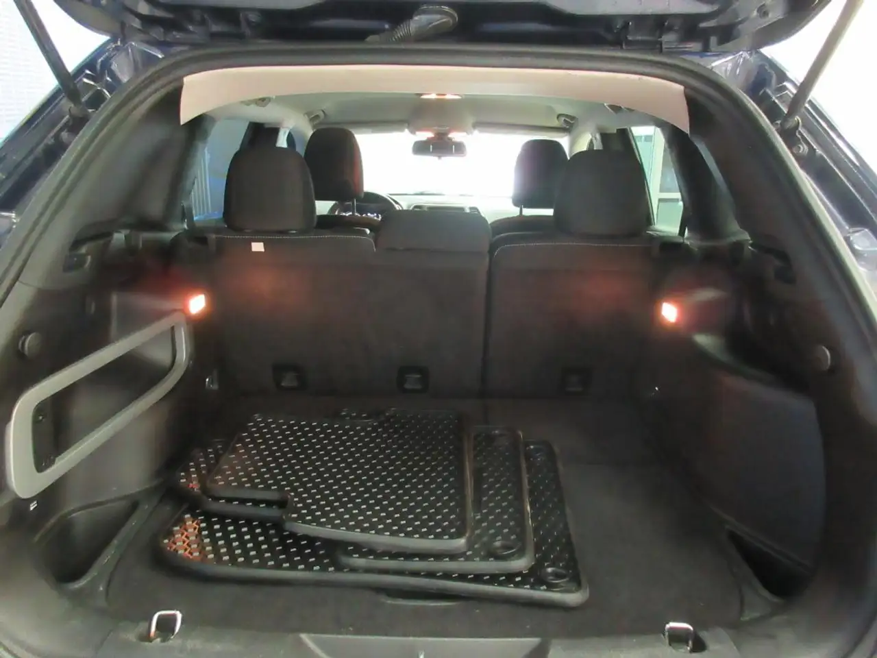 Jeep Cherokee снимка Jeep Cherokee