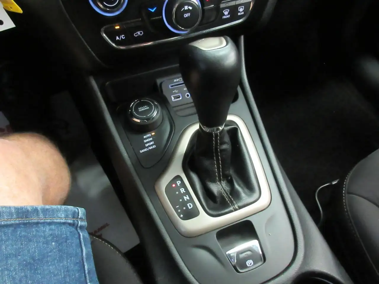 Jeep Cherokee снимка Jeep Cherokee