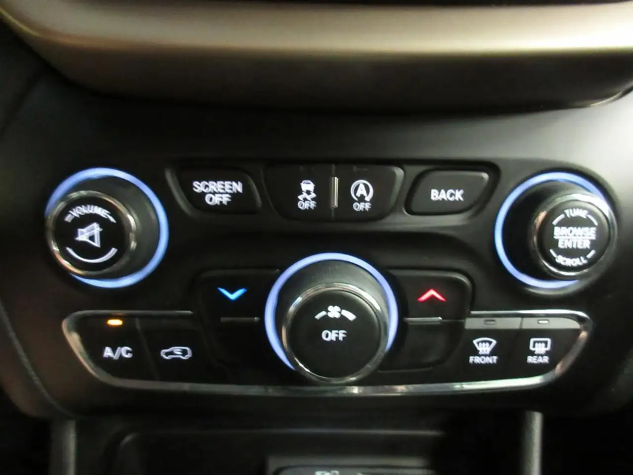 Jeep Cherokee снимка Jeep Cherokee