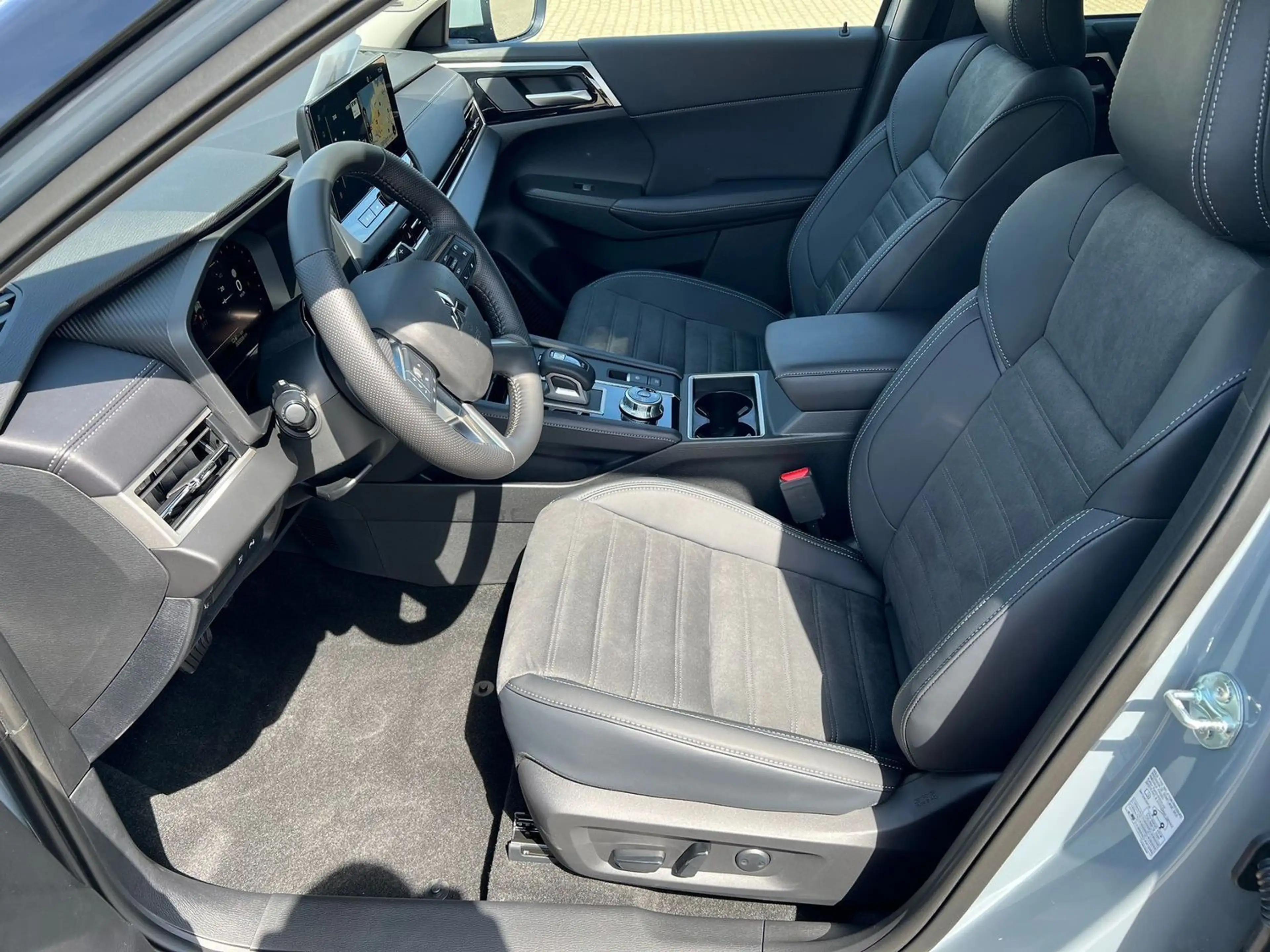 Mitsubishi Outlander Plug-in Hybrid Intro Edition *HEAD-UP*20"ZOLL*AHK — photo 9