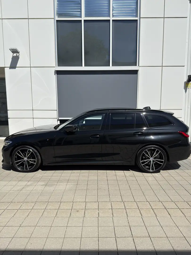 BMW 318 318d Touring M Sport Aut. Schwarz - 2