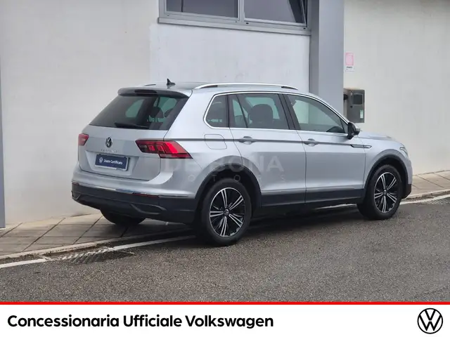 Volkswagen Tiguan view 6