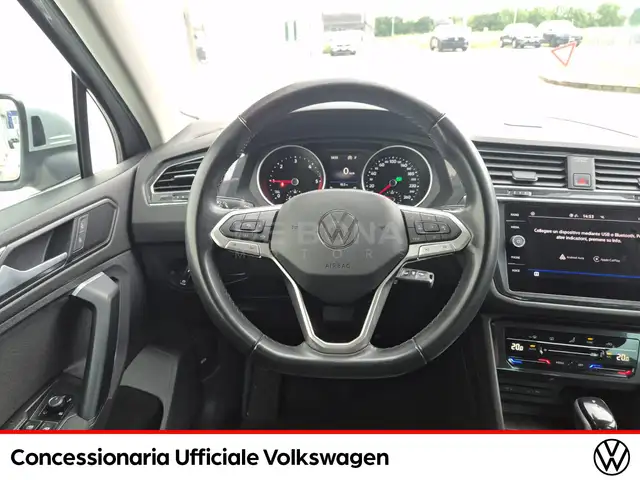 Volkswagen Tiguan view 12