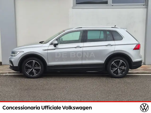 Volkswagen Tiguan view 5
