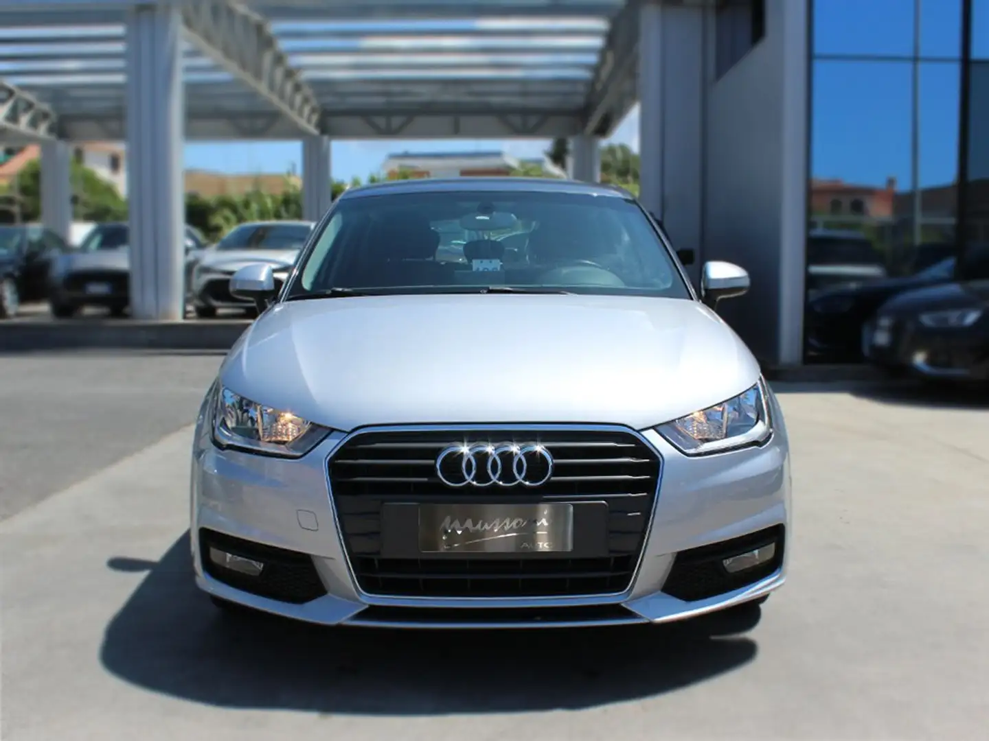 Audi A1 Sportback 1.4 tdi Metal ultra Silber - 2