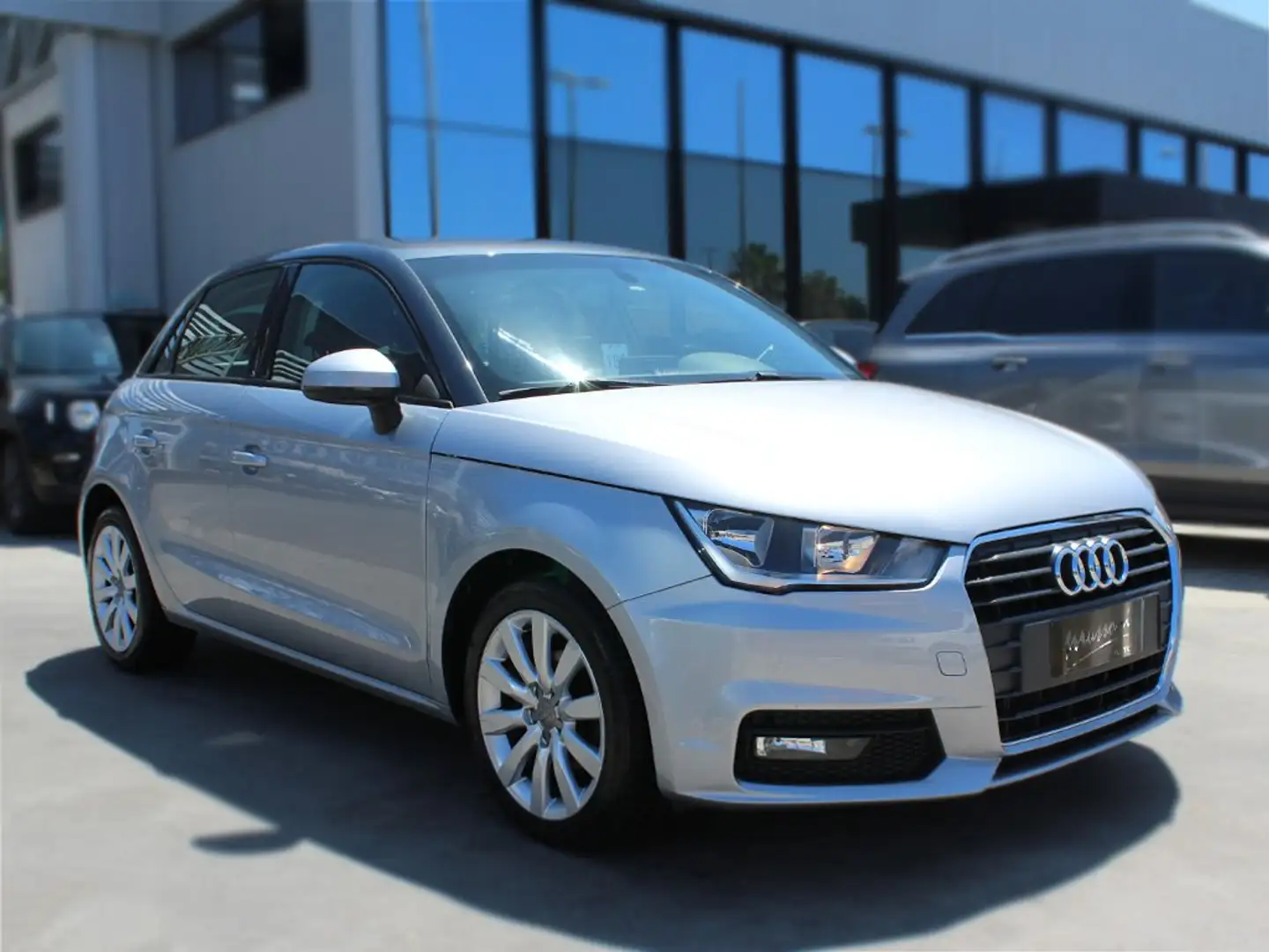 Audi A1 Sportback 1.4 tdi Metal ultra Silber - 1