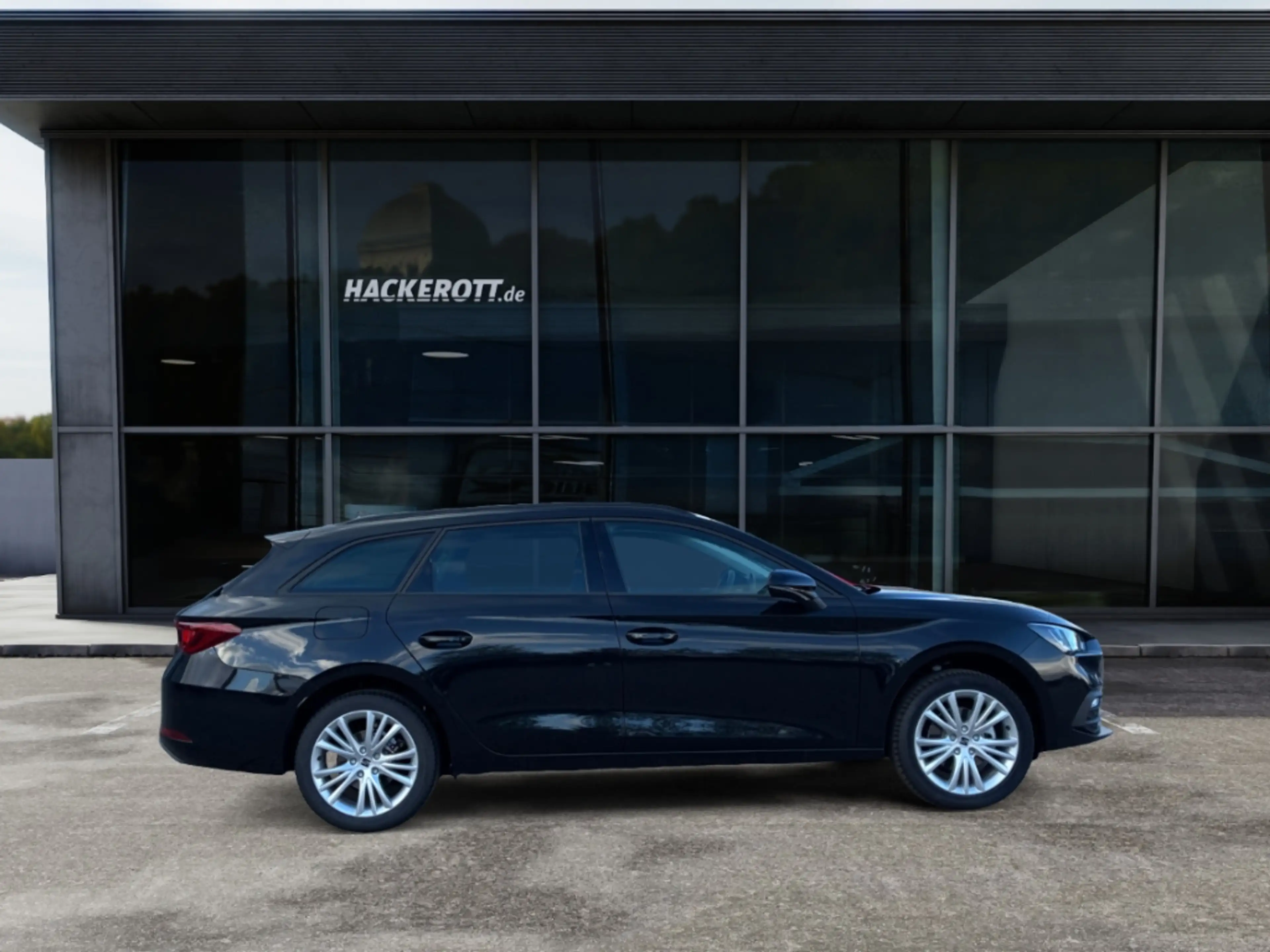 SEAT Leon Sportstourer Road Edition 1.5 eTSI 150 PS 7-Gang-D — photo 6