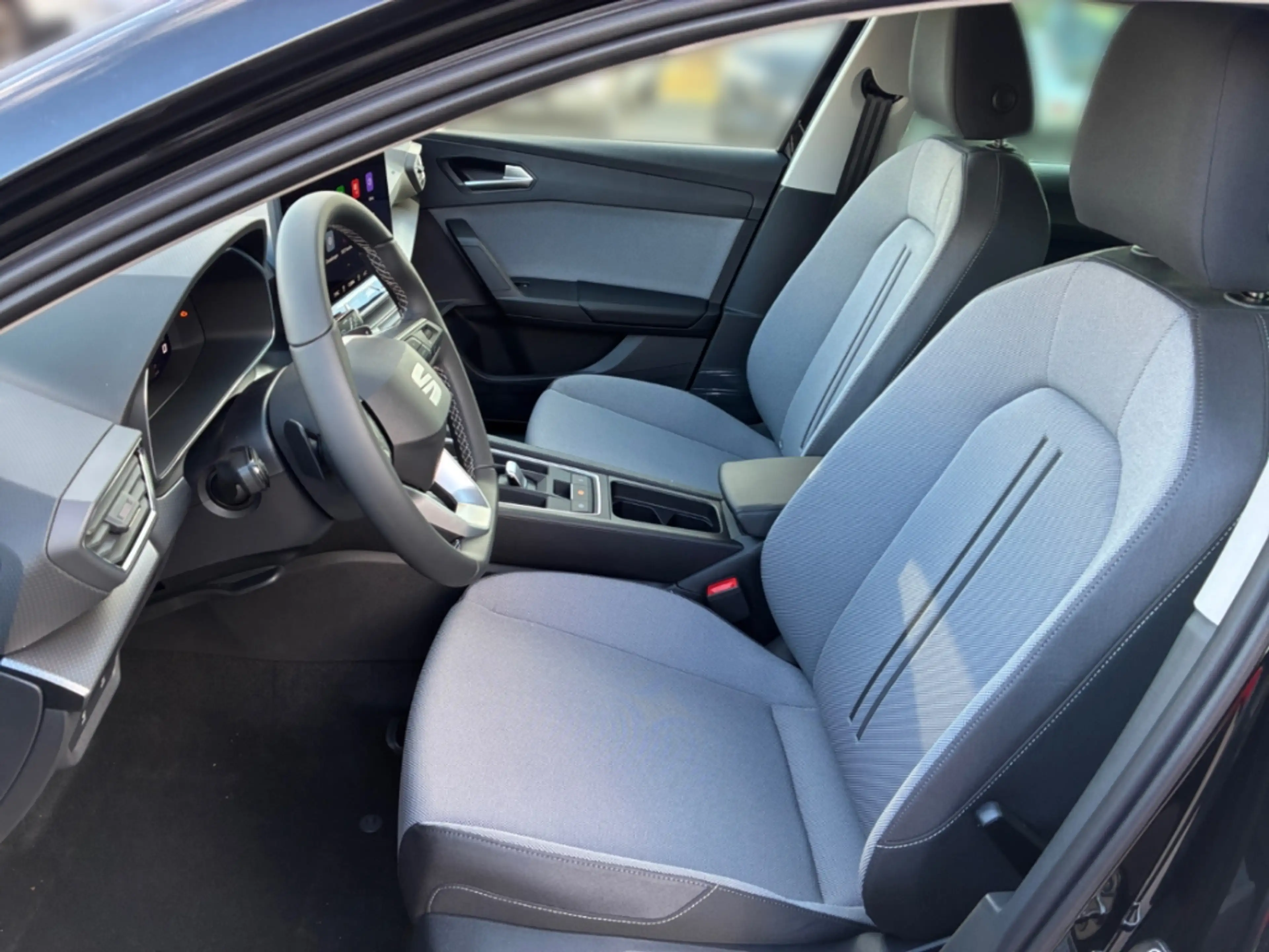 SEAT Leon Sportstourer Road Edition 1.5 eTSI 150 PS 7-Gang-D — photo 10