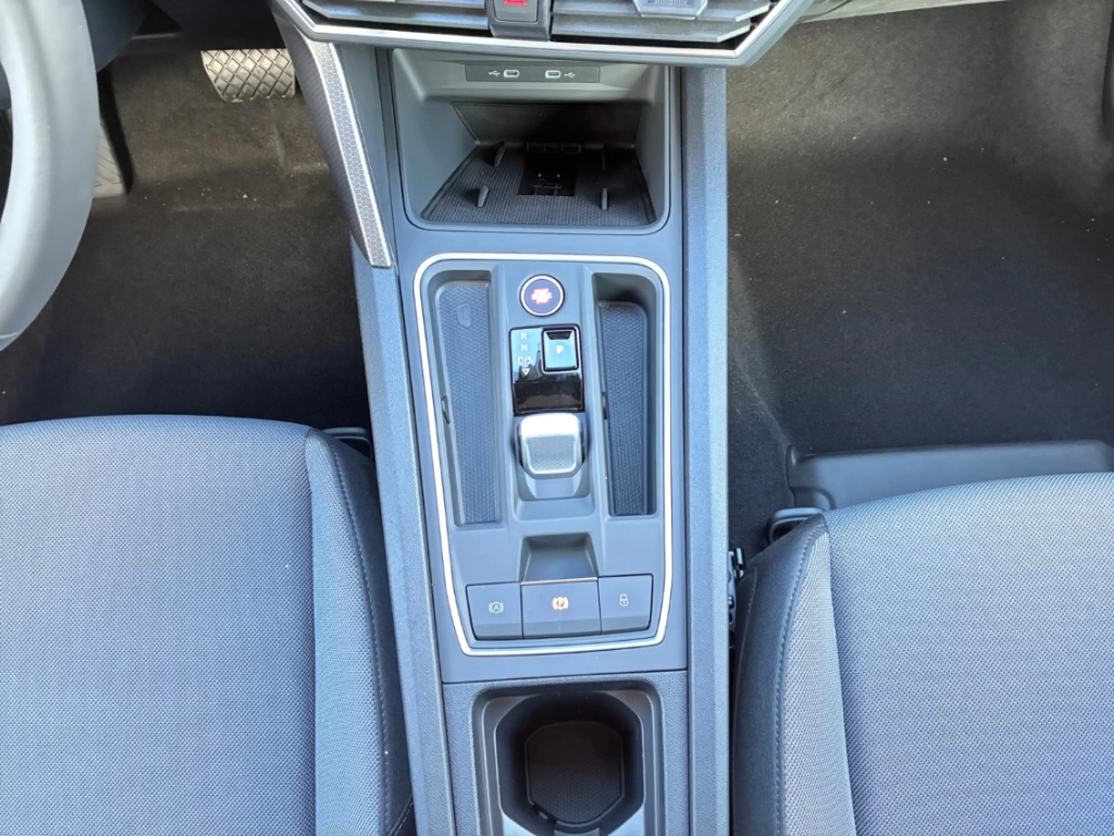 SEAT Leon Sportstourer Road Edition 1.5 eTSI 150 PS 7-Gang-D — photo 14