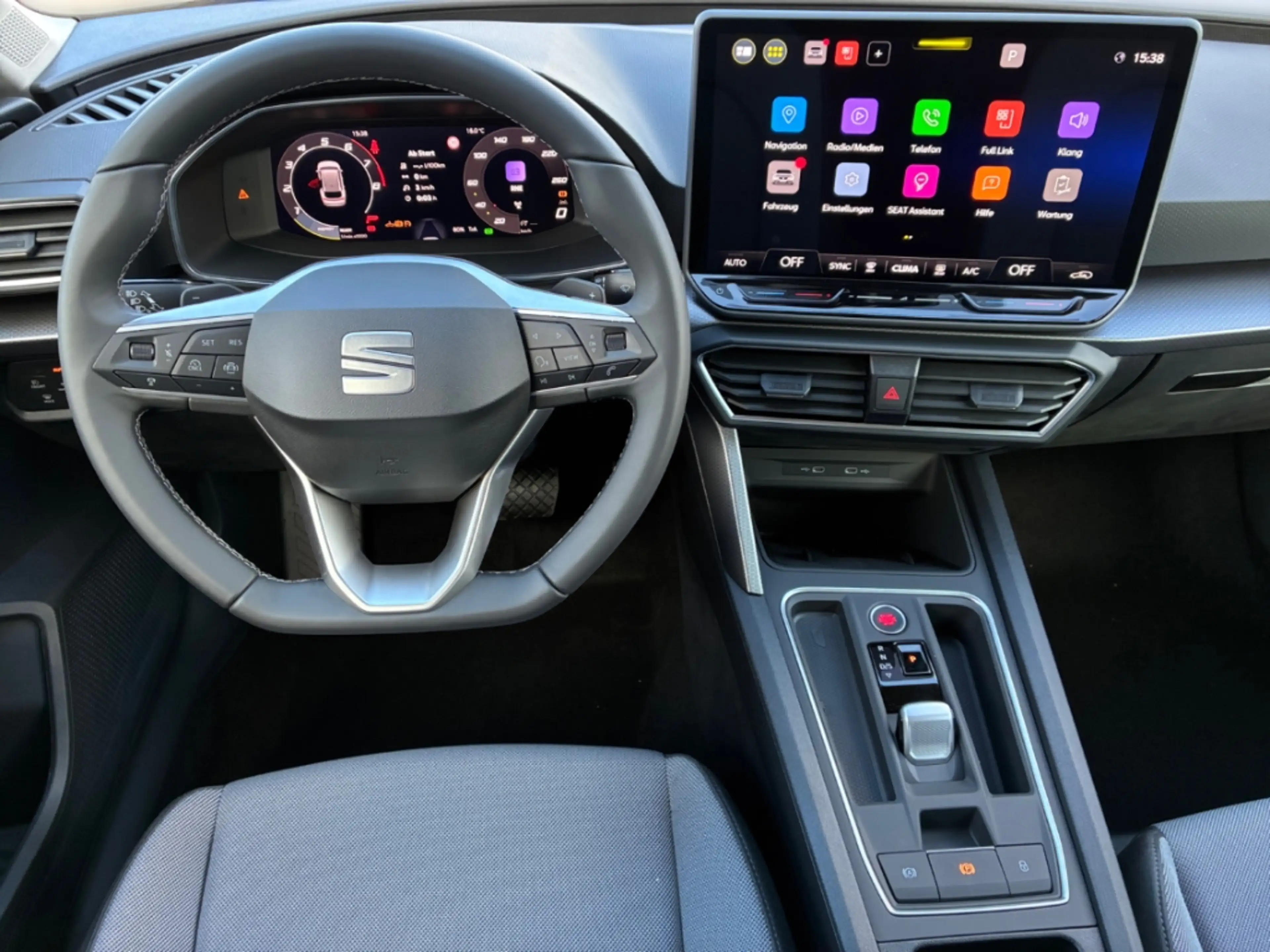 SEAT Leon Sportstourer Road Edition 1.5 eTSI 150 PS 7-Gang-D — photo 11