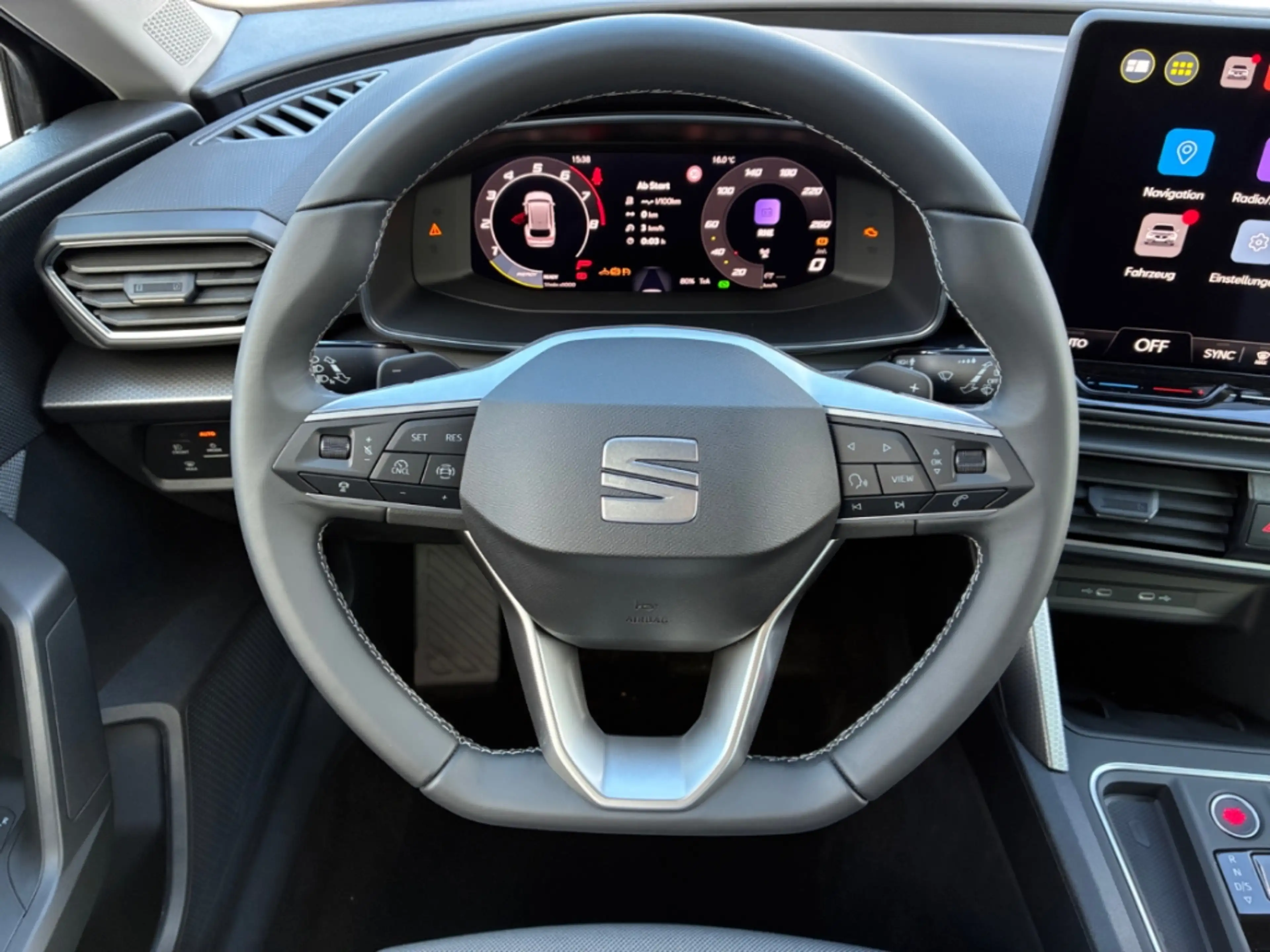 SEAT Leon Sportstourer Road Edition 1.5 eTSI 150 PS 7-Gang-D — photo 12