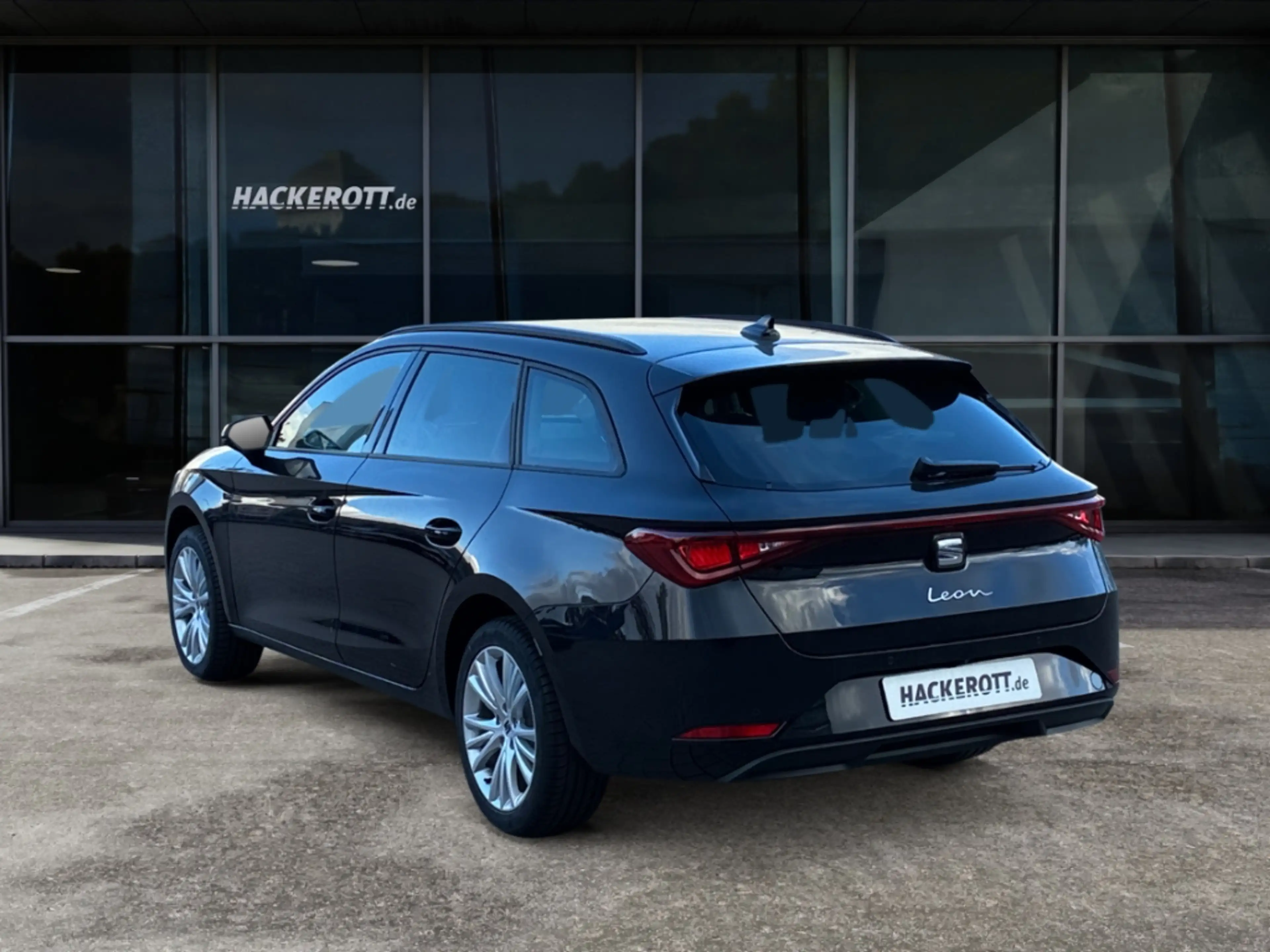 SEAT Leon Sportstourer Road Edition 1.5 eTSI 150 PS 7-Gang-D — photo 3