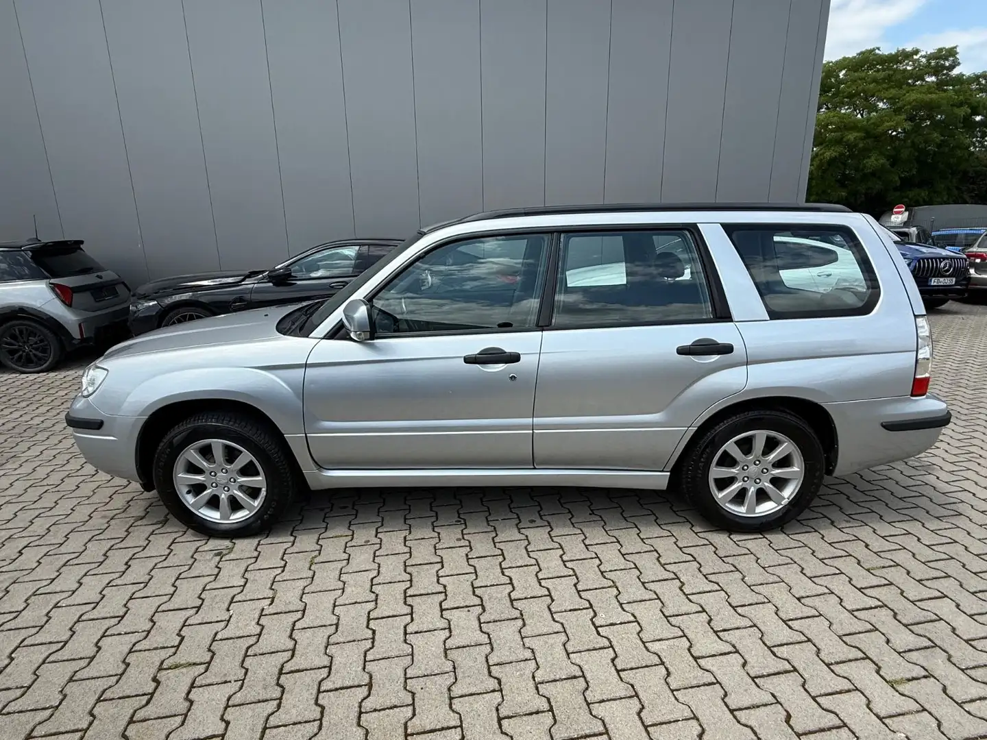Subaru Forester 2.0 X Comfort *PANO*SITZHZ*KLIMAA* Срібний - 2