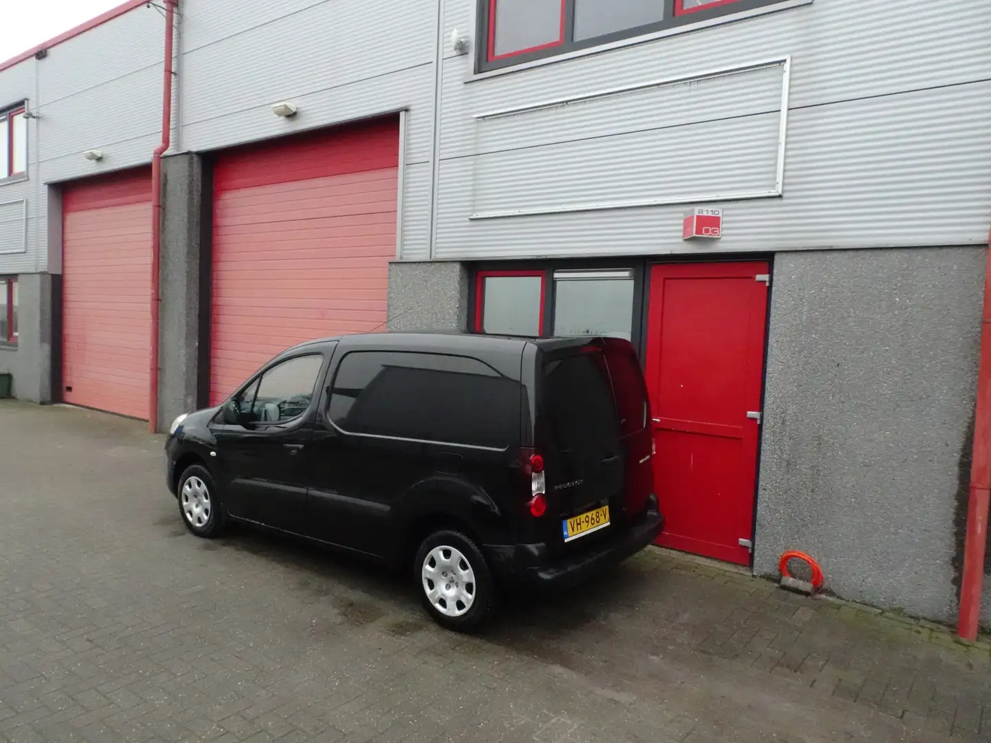 Peugeot Partner 120 1.6 HDI L1 XR Profit + Noir - 2