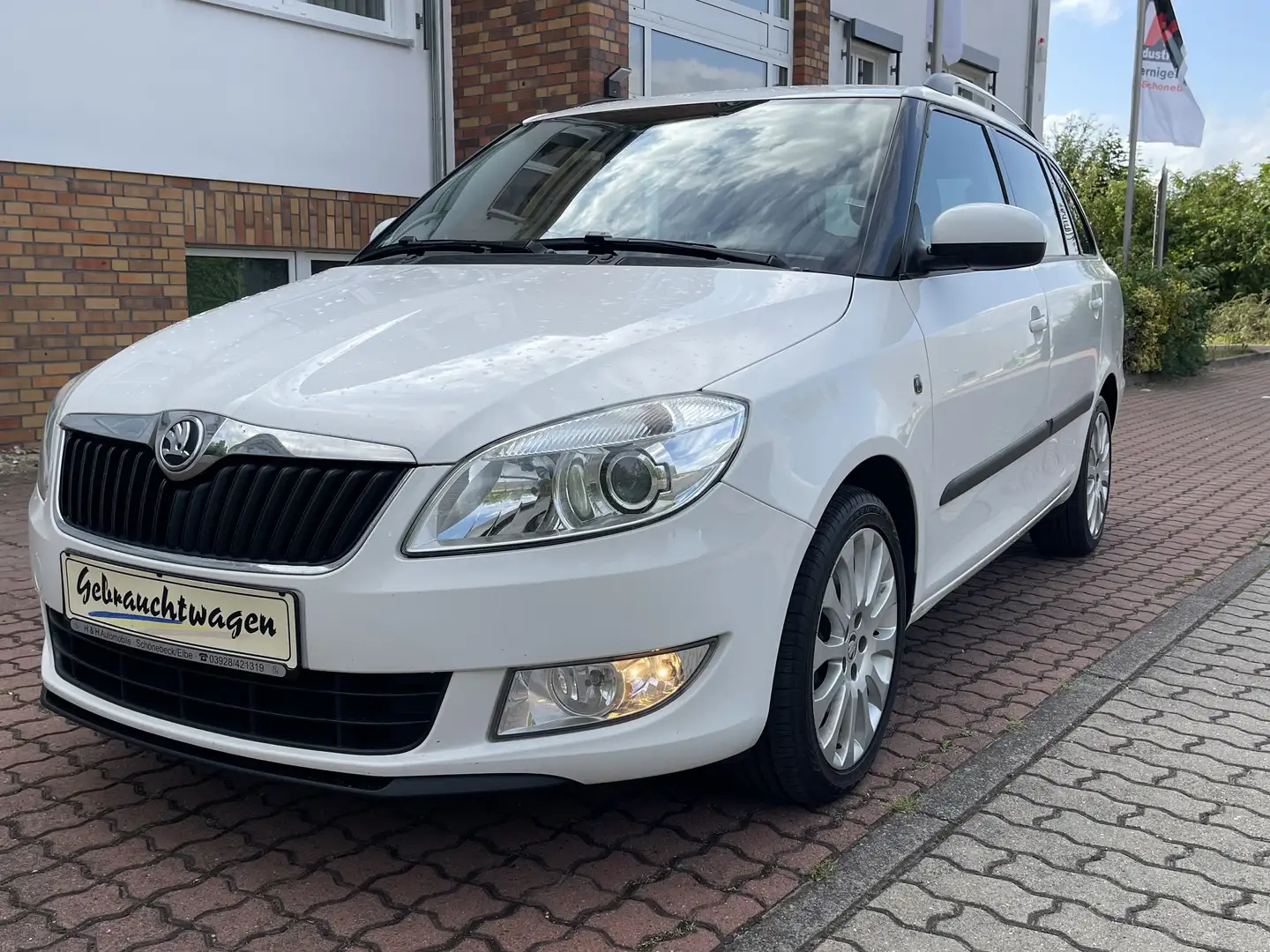 Skoda Fabia 1.6 TDI Elegance 77kw Kombi 1-Hand Weiß - 1