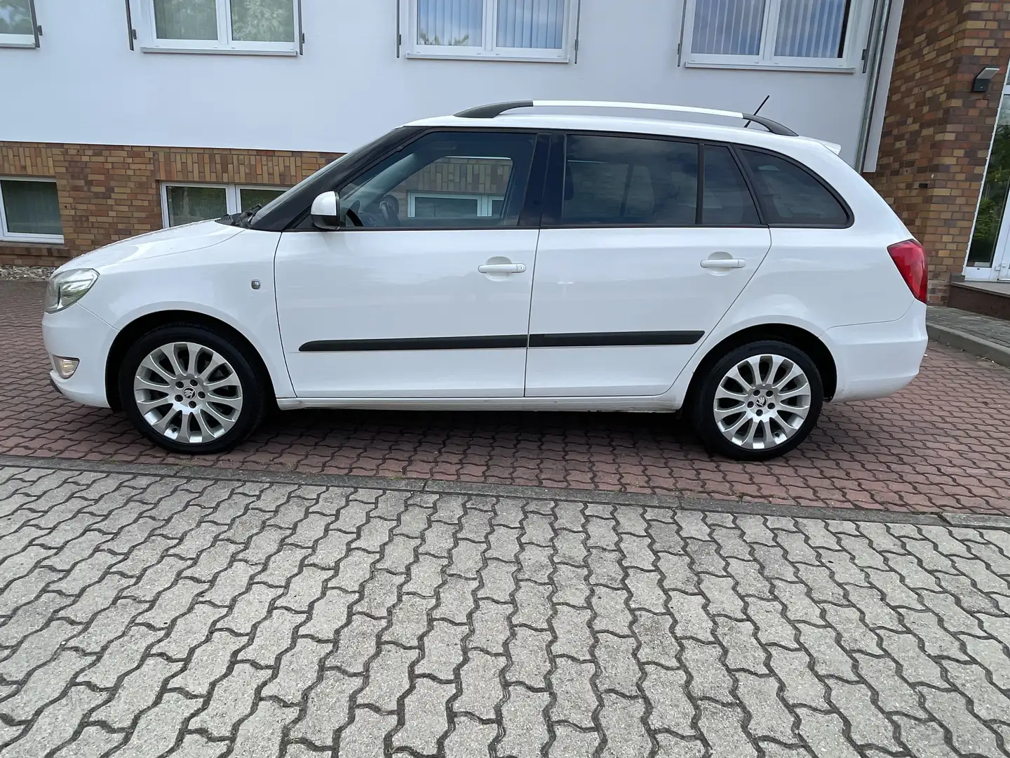 Skoda Fabia 1.6 TDI Elegance 77kw Kombi 1-Hand Weiß - 2