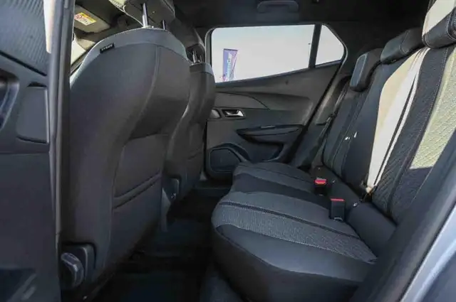 Peugeot 2008 view 11
