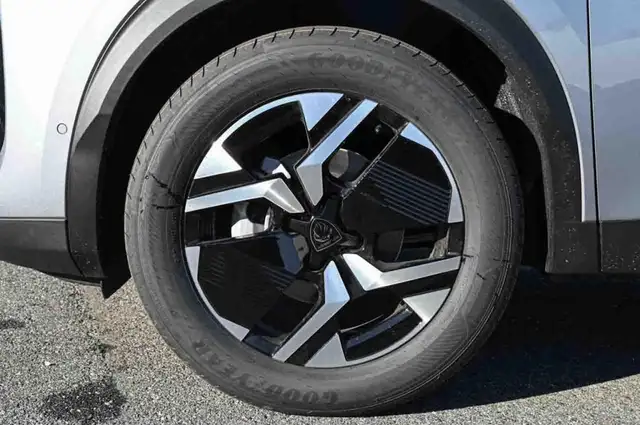 Peugeot 2008 view 6