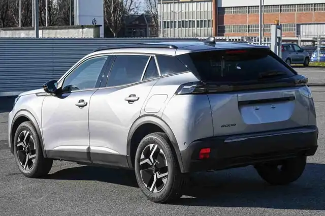 Peugeot 2008 view 4