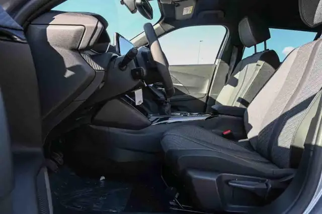 Peugeot 2008 view 9