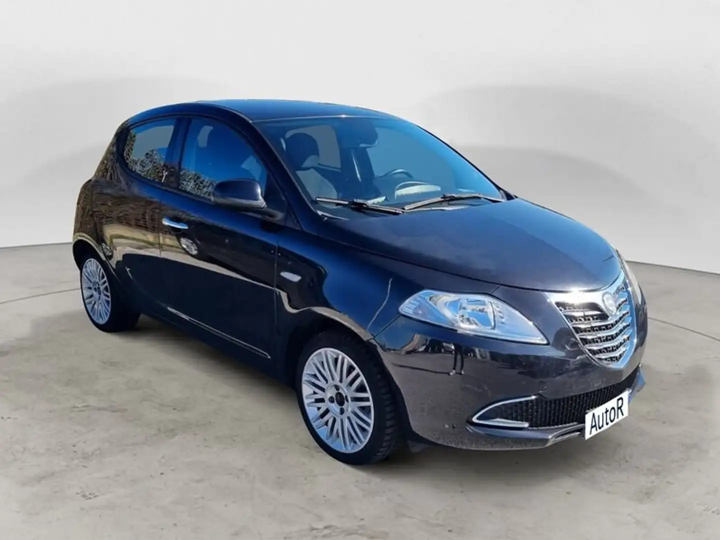 Lancia Ypsilon Ypsilon 1.3 MJT 16V 95 CV 5 porte S&S Nero - 2