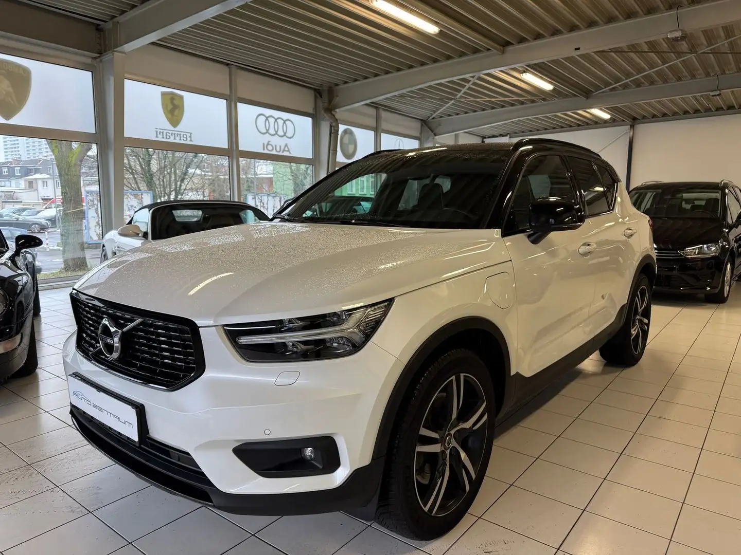 Volvo XC40 R Design T5 Hyb. WENIG KM SUPER AUSTATTUNG Blanco - 1
