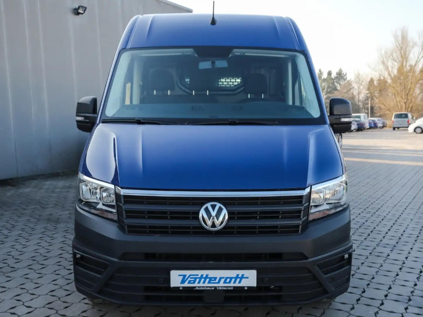 Volkswagen Crafter 30 2.0 TDI L2H2 mittellang Hochdach AHK Blau - 2
