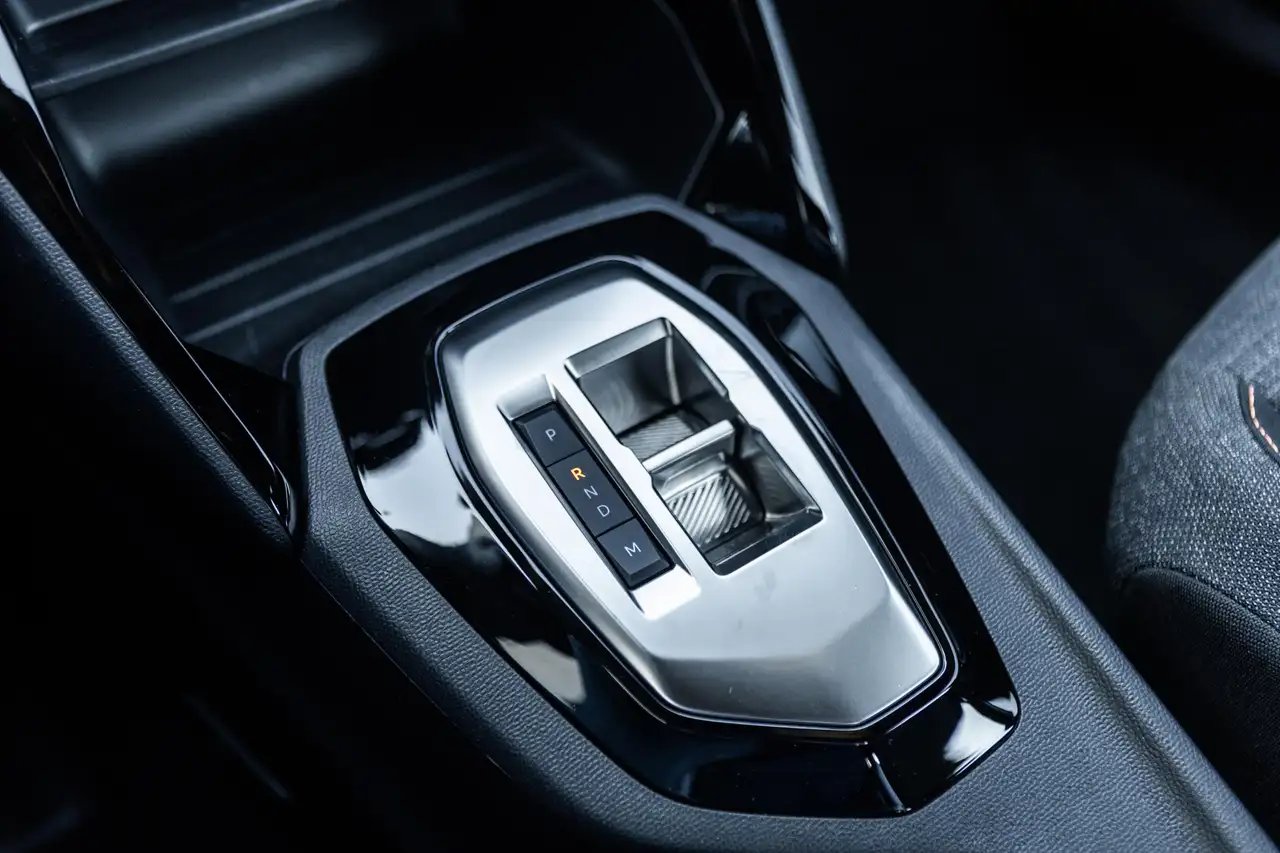 Peugeot 2008 1.2 Hybrid 136 Style 15