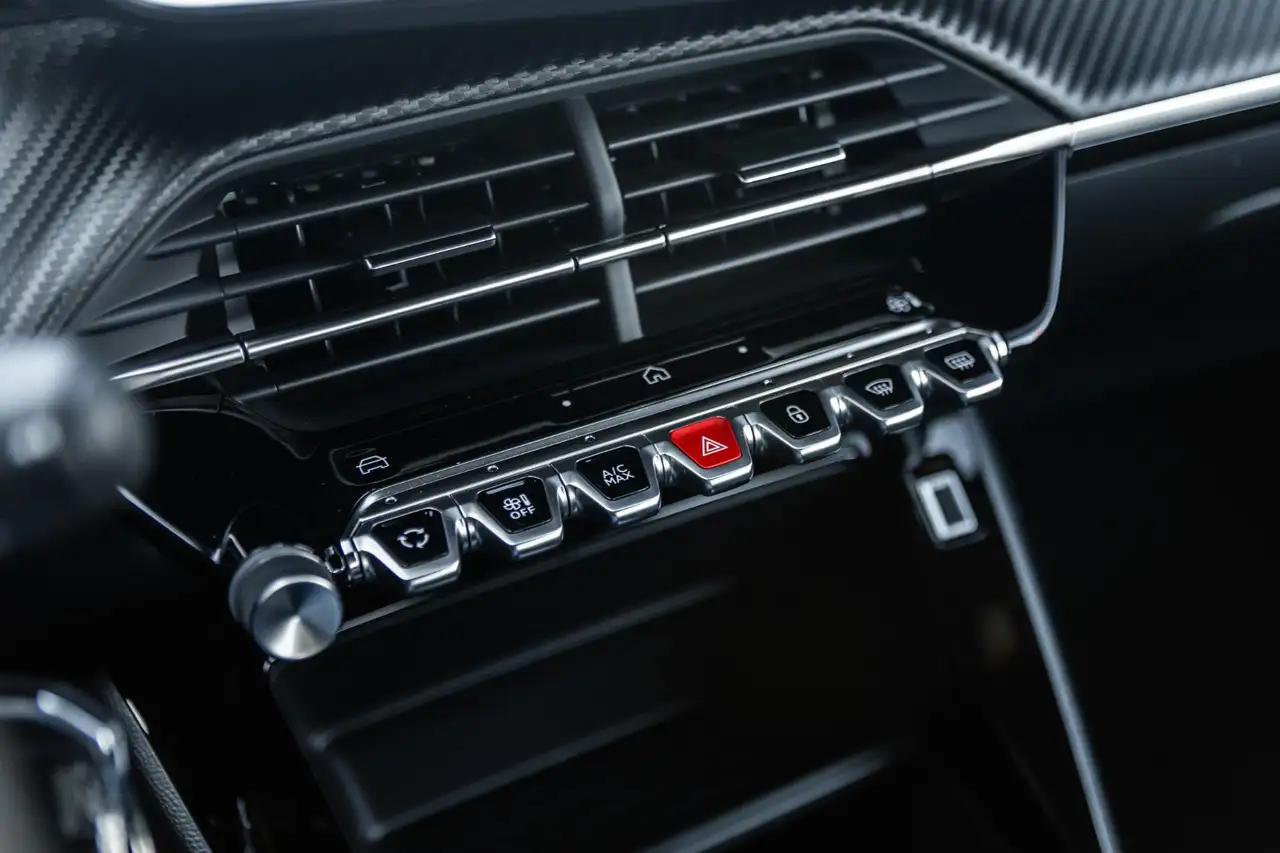 Peugeot 2008 1.2 Hybrid 136 Style 14