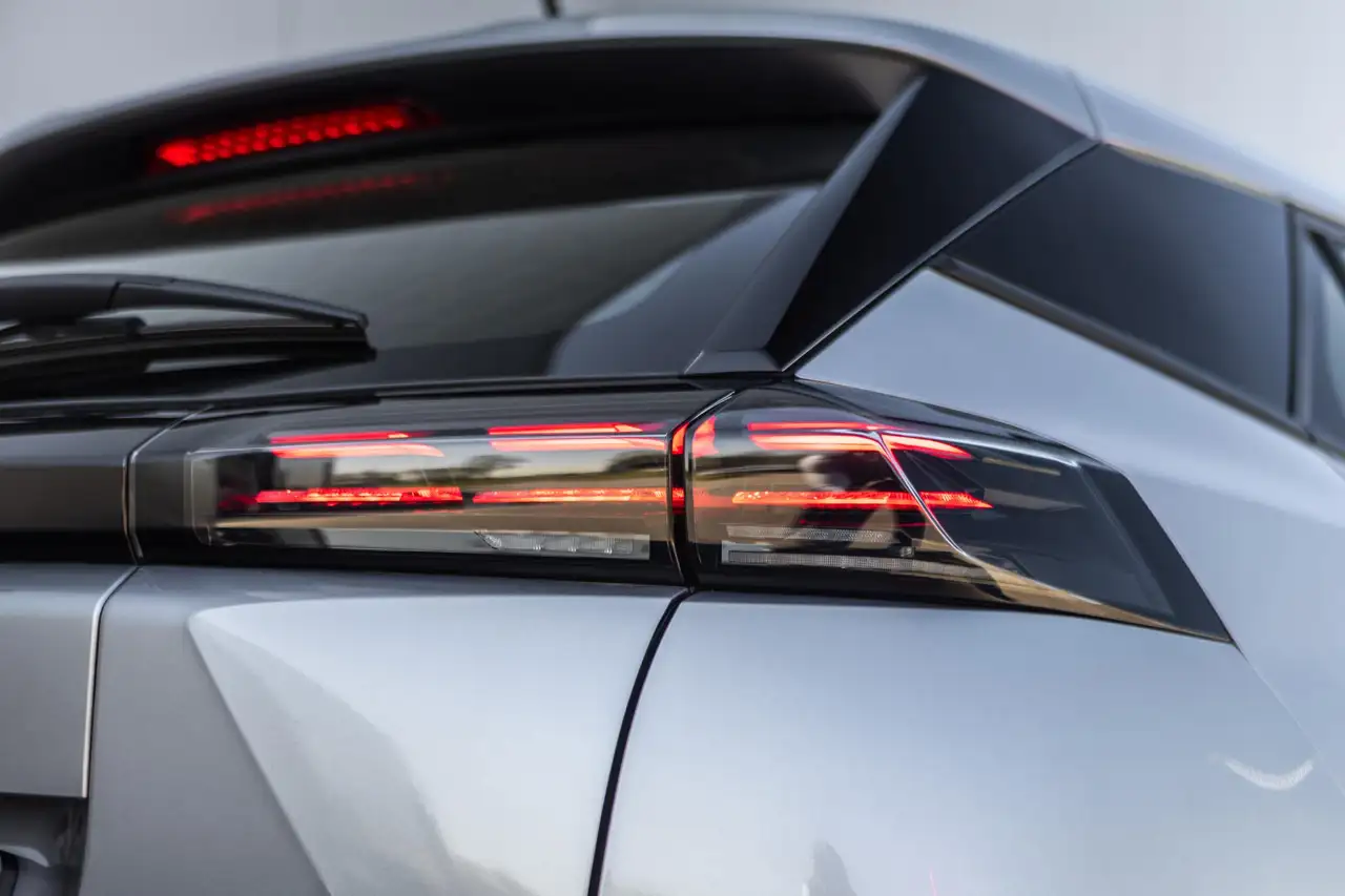 Peugeot 2008 1.2 Hybrid 136 Style 6